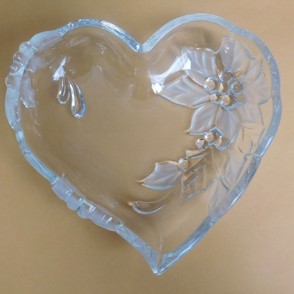 Mikasa Frosted  Heart Shape Dish Trinket  Bowl  Poinsettia 5×6 " BUNDLE 2/$18